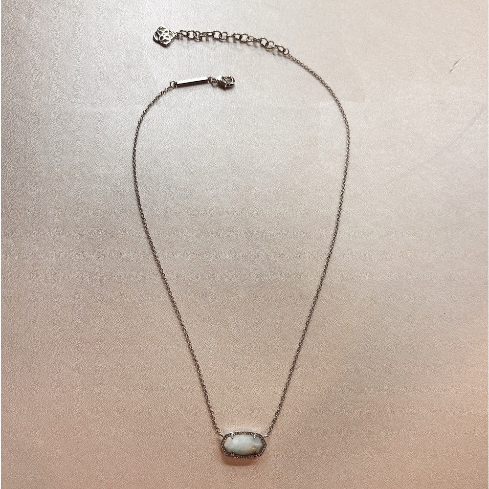Kendra Scott necklace